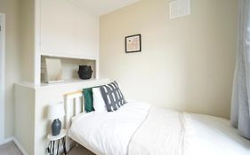 Stunning Luxury 3 Bed House With Garden In North Leeds